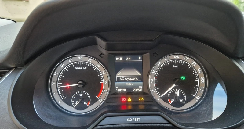 Skoda Octavia cena 57500 przebieg: 189700, rok produkcji 2018 z Rawicz małe 781